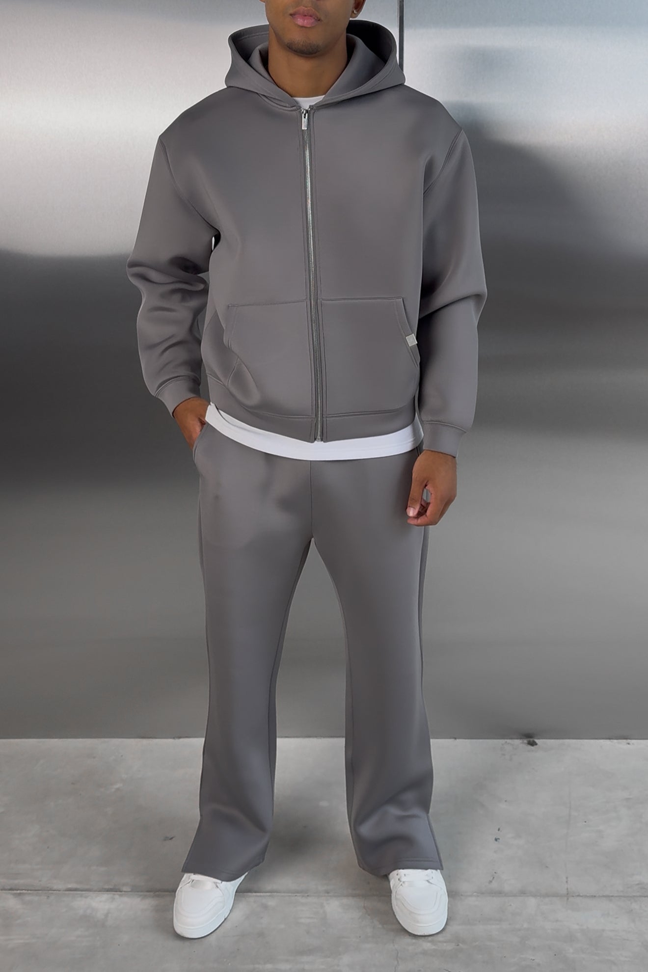 https://cdn.shopify.com/s/files/1/0137/1419/4490/files/ScubaTracksuit-Grey6.jpg?v=1757599525